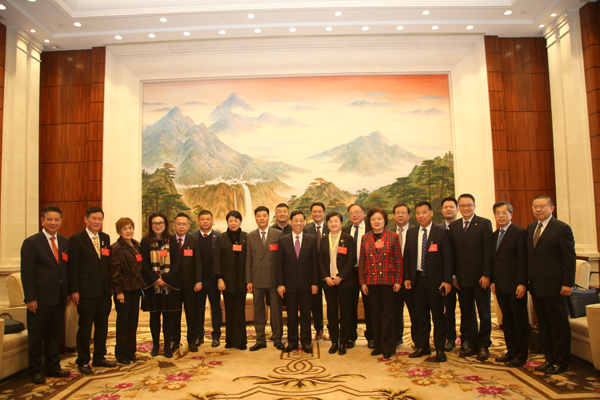 1 市政协副主席吴信宝会见海外华侨华人代表.jpg